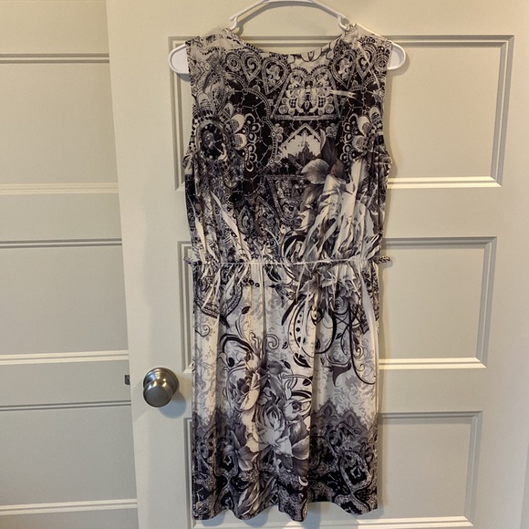 Dress - Picture 3 of 5